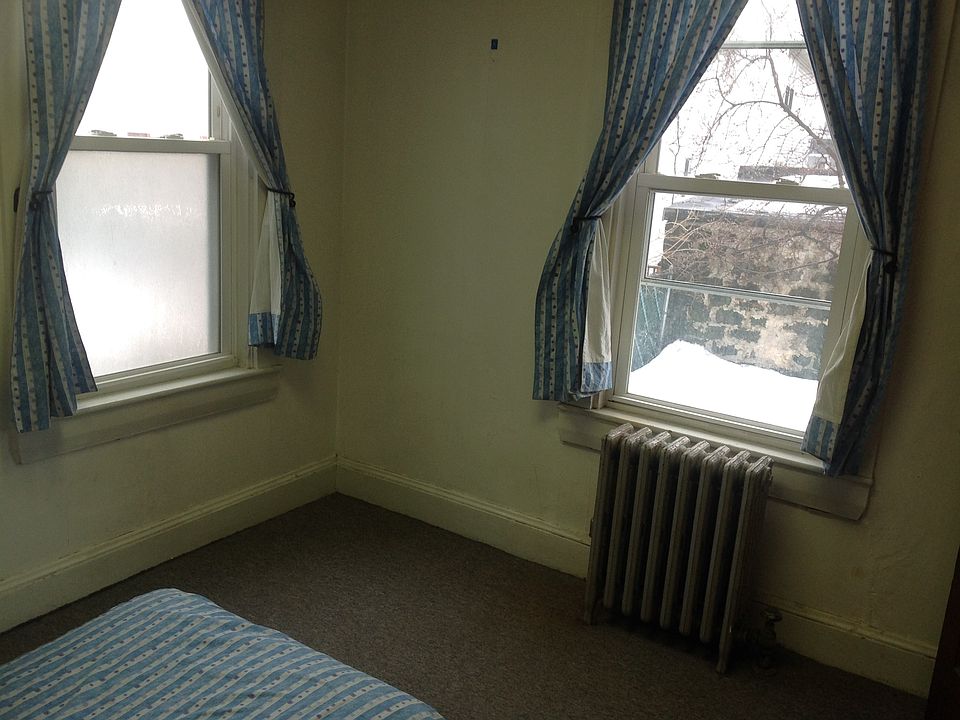 1st floor back bedroom