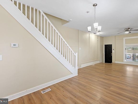 3rd image of 123 N East Ave
