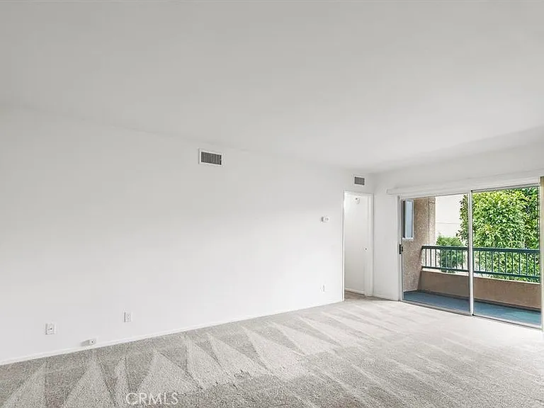 18307 Burbank Blvd #68 — Photo 4