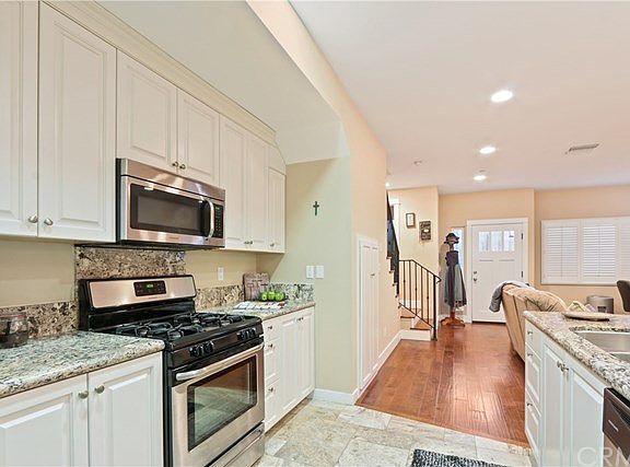 4th image of 2323 Apple Ave