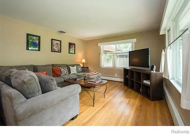 1811 Alhambra Dr — Photo 9