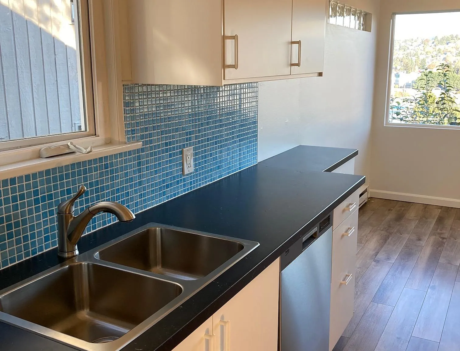 920 W Emerson St — Photo 4