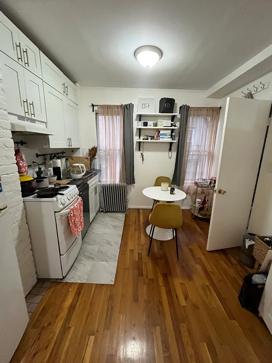 Building Photo - 12 Stagg St #2R