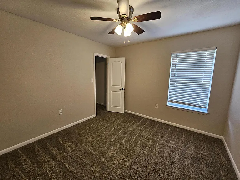 2219 Calle De Cantabria — Photo 20