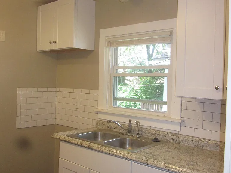 5208 Euclid Ave — Photo 6