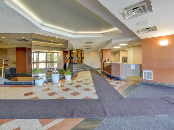 232 Harmon Cove Tower image 38 of 46