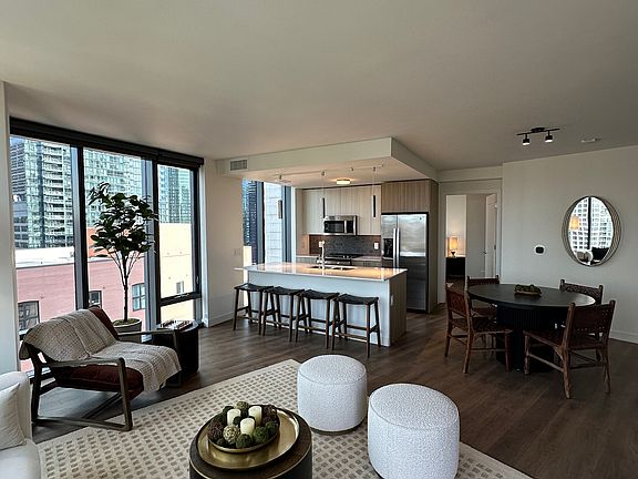 3rd image of 344 N Canal St #1911