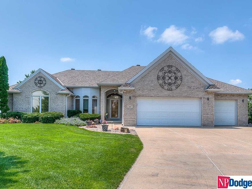 1st image of 915 Killarney Dr