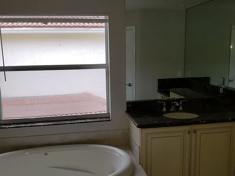 11266 Millpond Greens Dr — Photo 20