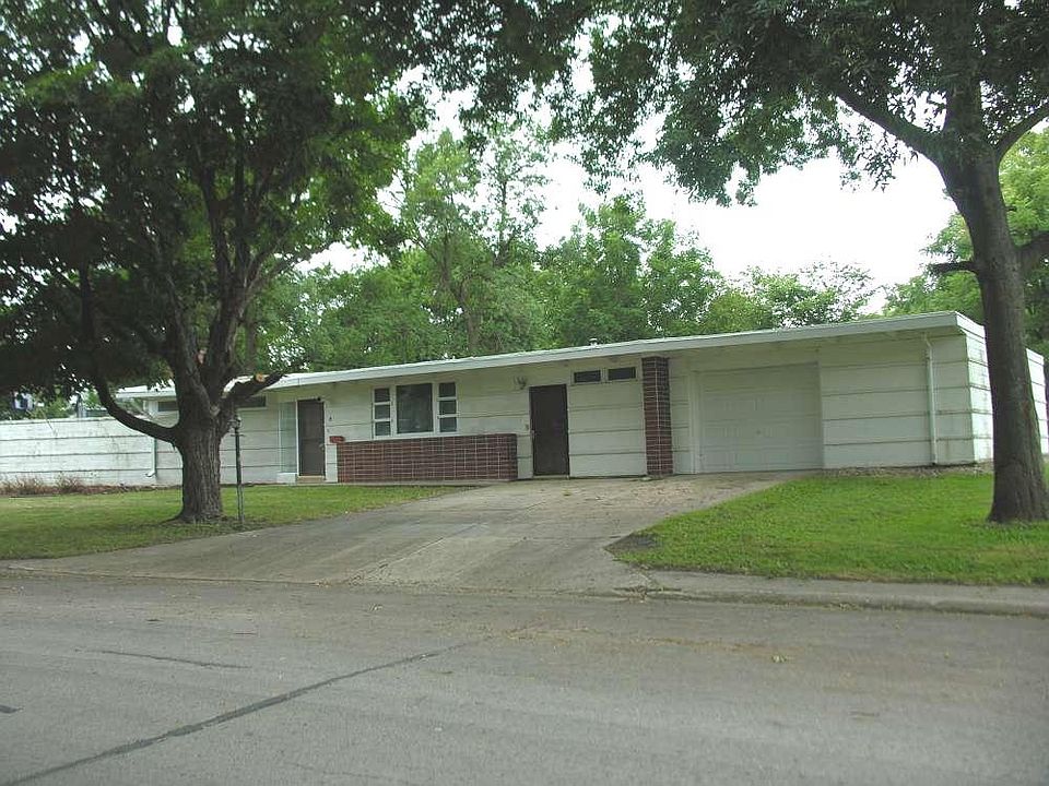 2nd image of 8 Maple Ln