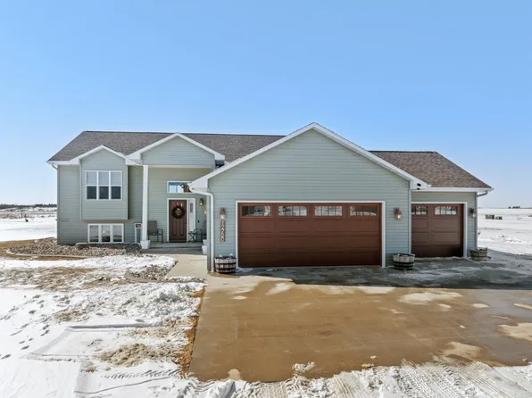 12720 Pasadena Ct, Minot, ND 58701