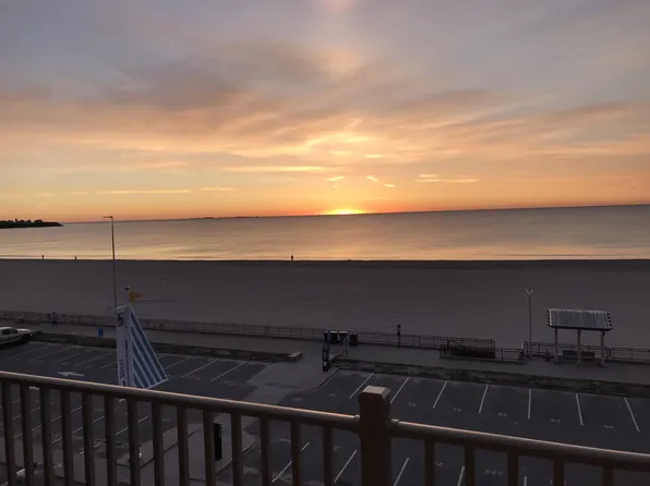 83 Ocean Blvd, Hampton, NH