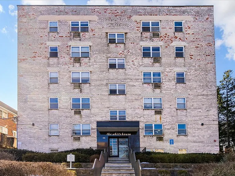Whitehouse Apartments — Photo 17