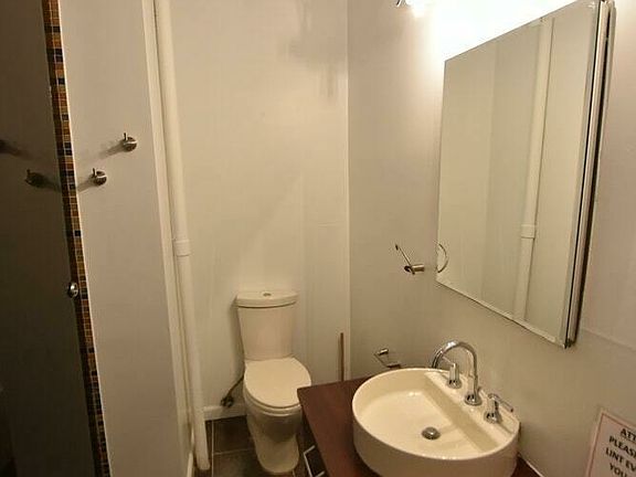 5th image of 426 E 9th St APT 1A
