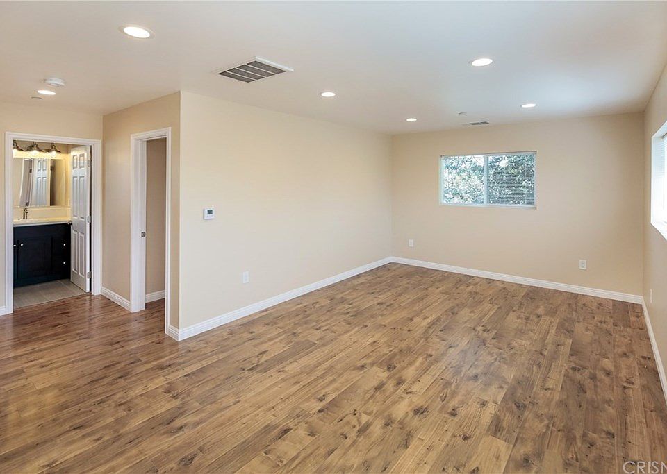 1st image of 17132 Saticoy St #B