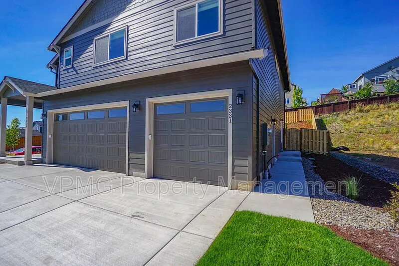 2 bed, 1.0 bath, 830 sqft, $1,995 — Photo 2