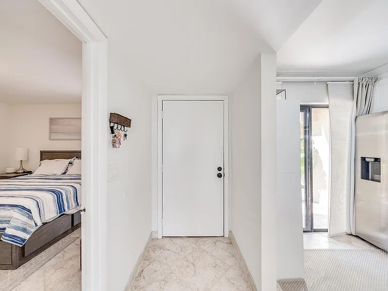 3939 NE 5th Ave #D103 — Photo 4