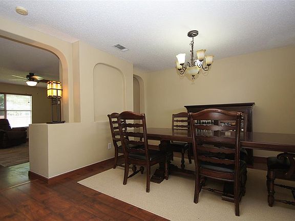 3rd image of 1036 Lakeview Ct