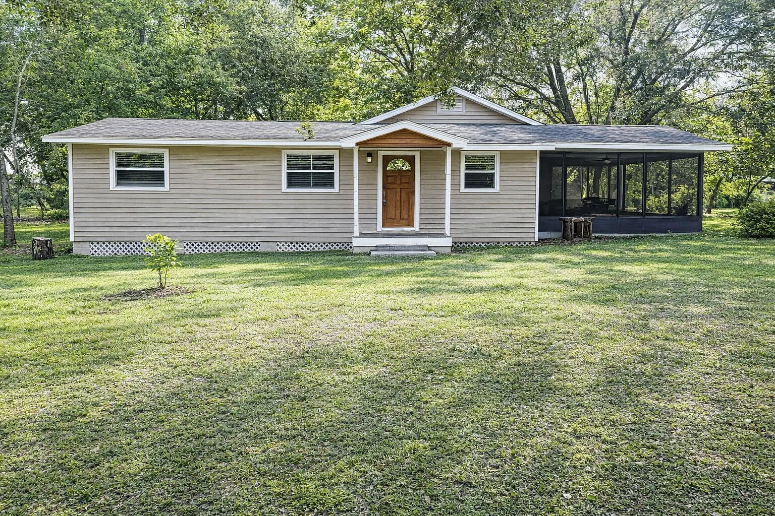 3 bed, 2.0 bath, 1584 sqft, $1,900 — Photo 1