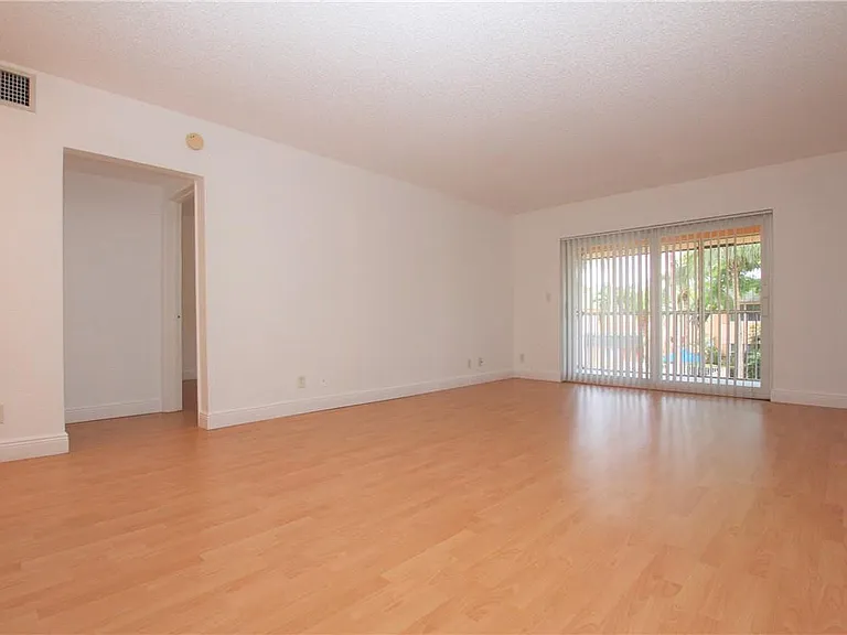 760 SE 2nd Ave #C207 — Photo 5