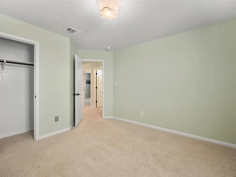 101 Lambert St — Photo 26