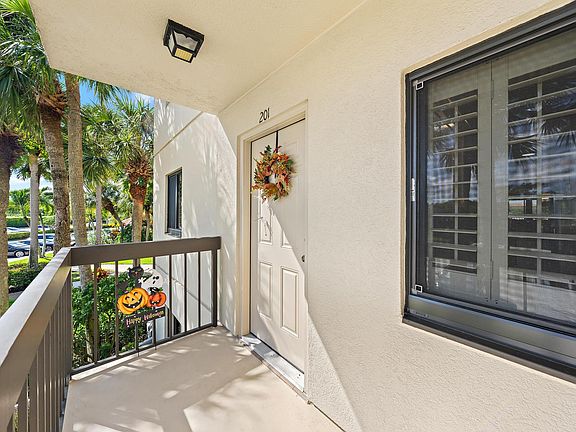 3rd image of 601 SEAFARER Circle #201