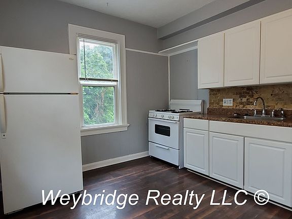 5th image of 713 Woodlawn Ave