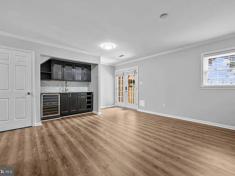2035 S Glebe Rd — Photo 38