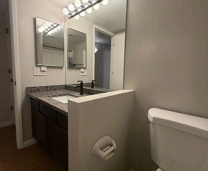 2825 N Adelaide Pl — Photo 24