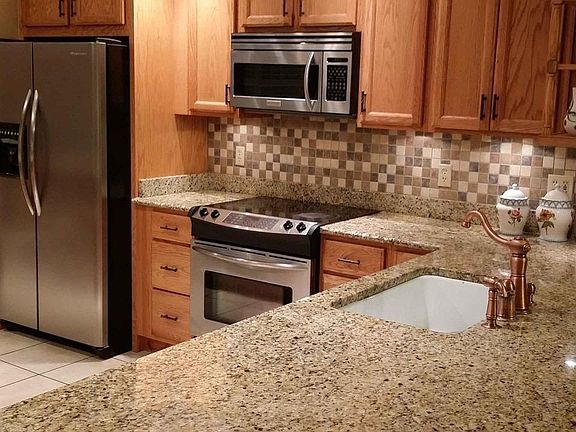 5th image of 1484 Berkshire Dr