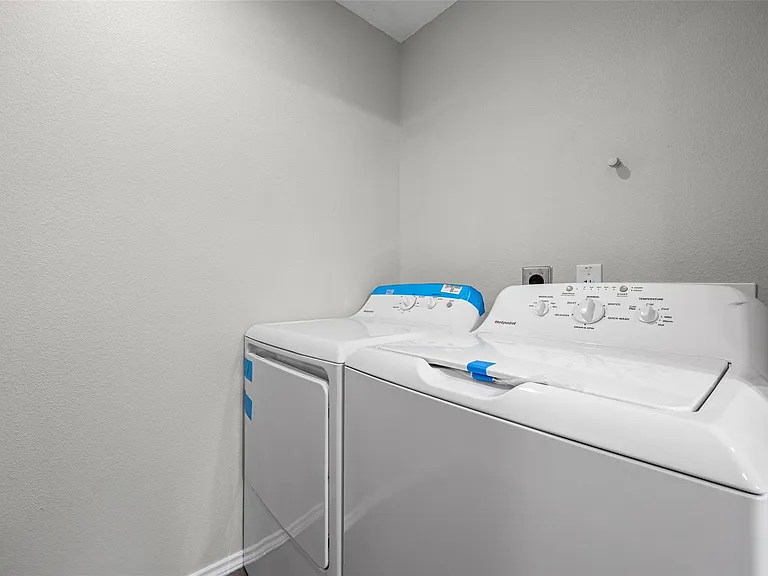 2615 Ektom Dr #B — Photo 18