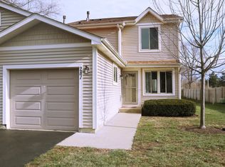 281 E Forest Knoll Dr, Palatine, IL 60074