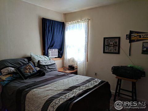 4th image of 136 N Morlan Ave