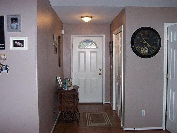 entryway. Note: House is rented unfurnished.