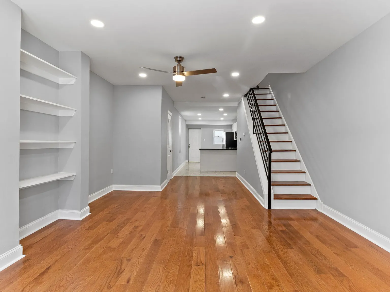 3 bed, 1.5 bath, 1020 sqft, $1,900 — Photo 2