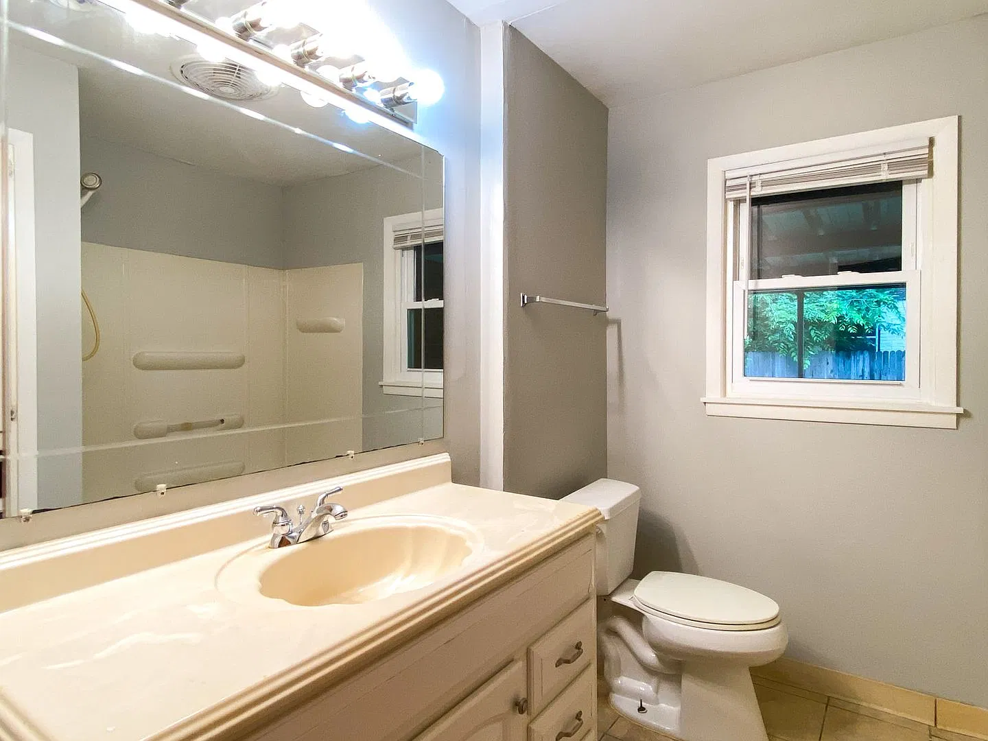 Beautiful 3 bedroom home recently updated — Photo 4