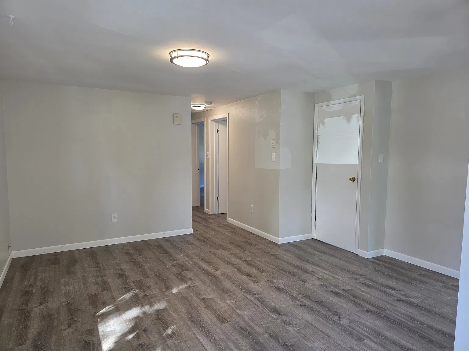 3 bed, 1000 sqft, $1,950 — Photo 3