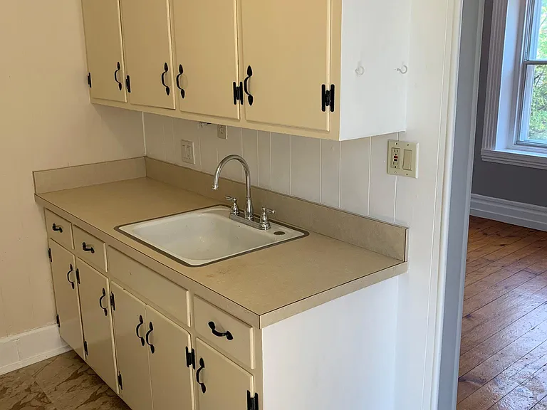125 E Washington St #3 — Photo 6