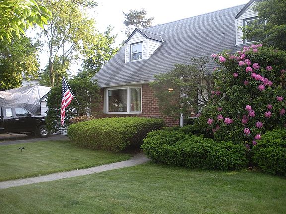 2nd image of 84 Parkview St