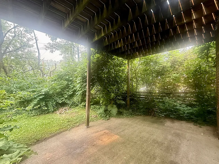 410 S Revena Blvd — Photo 14