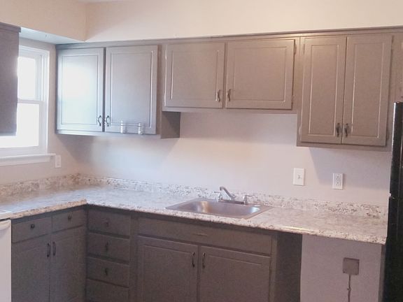 5th image of 1465 Longdale Dr