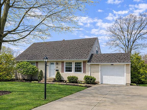 3rd image of 1011 Jackson Dr