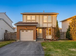 6382 Saint Louis Dr, Ottawa, ON K1C2Y1