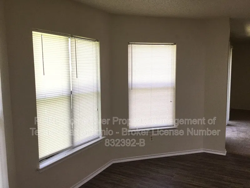 4 bed, 2.0 bath, 2569 sqft, $1,950 — Photo 4