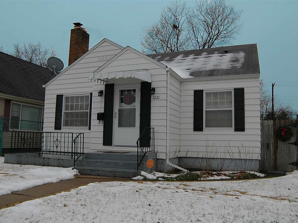 1st image of 1221 College St