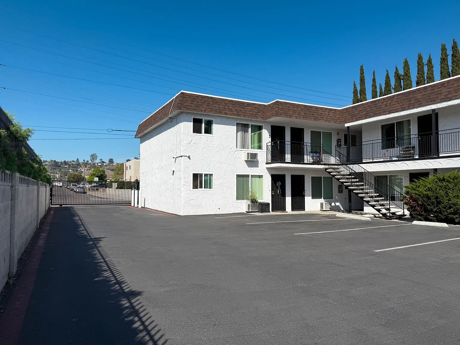 Camelot Apartments — Photo 3