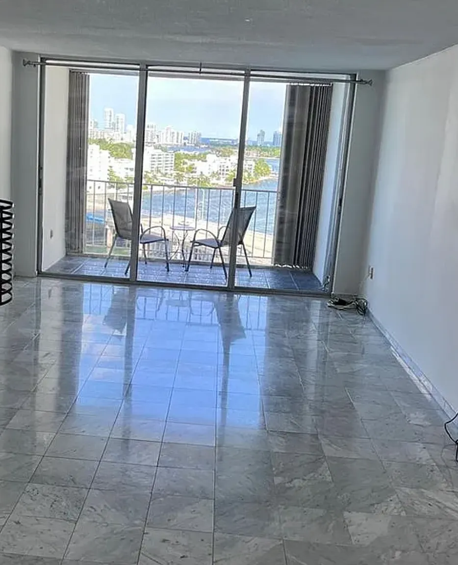 1 bed, 940 sqft, $2,350 — Photo 3