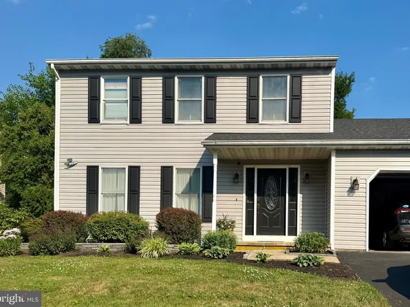 1633 Rainbow Cir, York, PA 17408