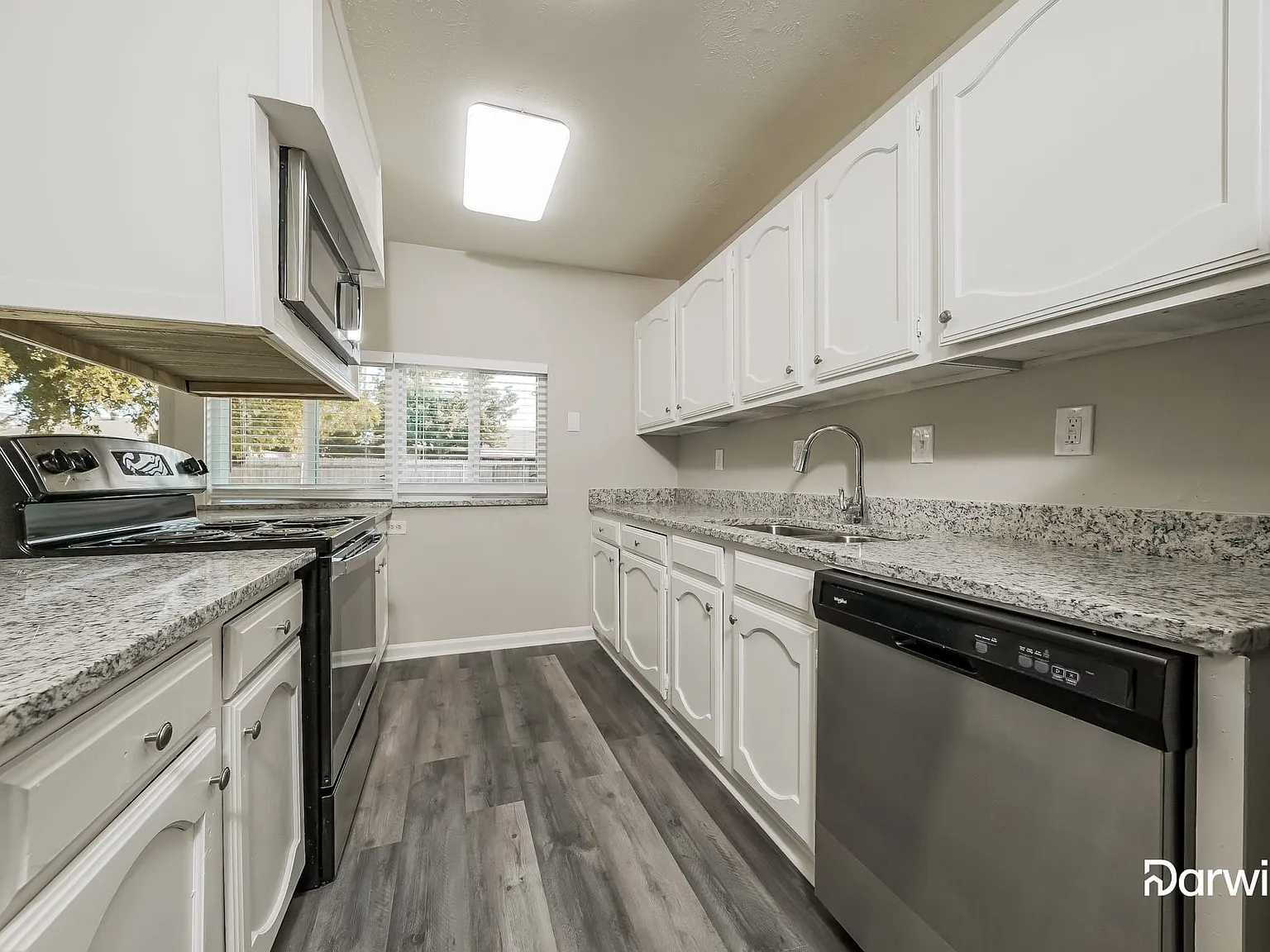3 bed, 2.0 bath, 1711 sqft, $2,295 — Photo 2