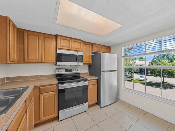3840 34th Ave S APT 103, Saint Petersburg, FL 33711
